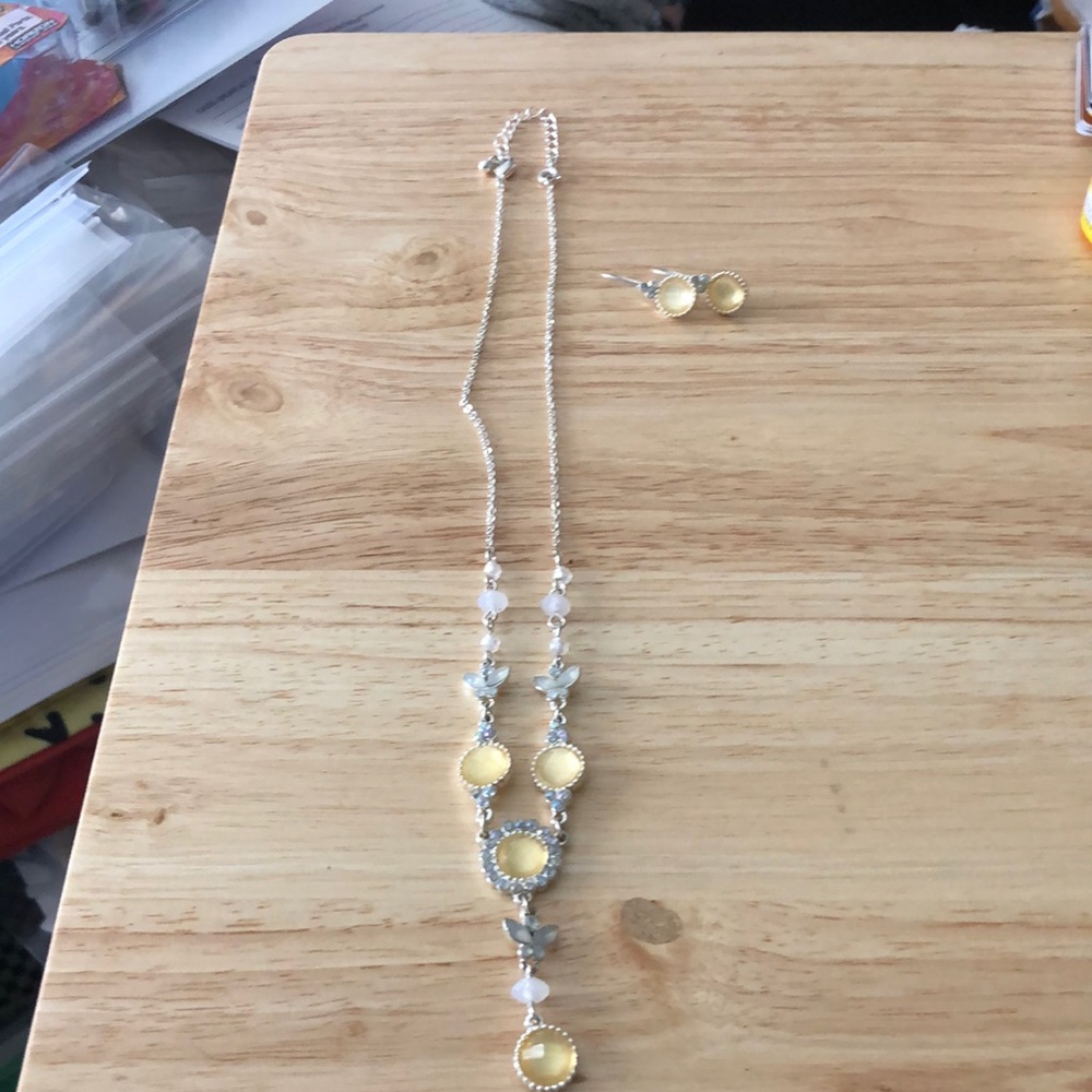 Avon Pastel White Y Necklace Earring Set